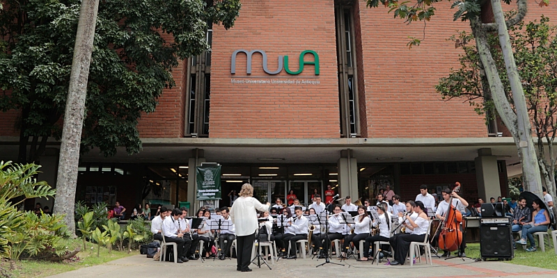 Taller. MUUAgami y Kirigami: Punto de Encuentro para los Sentidos y el Conocimiento.