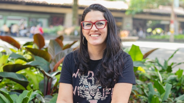 La escuela nos merece: egresada UdeA ganadora del Premio Ángela Restrepo Moreno