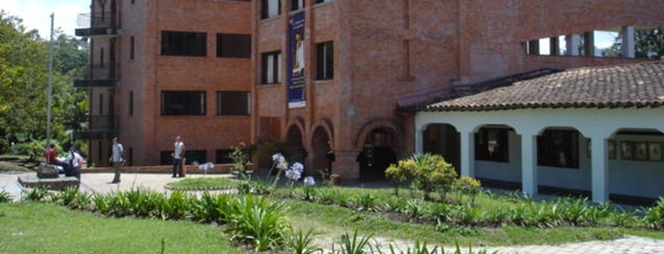 Foto de la infraestructura antigua de la Universidad Antonio Nariño, campus entregado a la Universidad de Antioquia en 2003