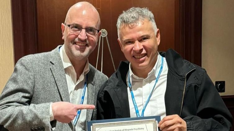 Carlos López, docente de psiquiatría de la UdeA, es reconocido por la Sociedad Americana de Psiquiatría Hispana – ASHP