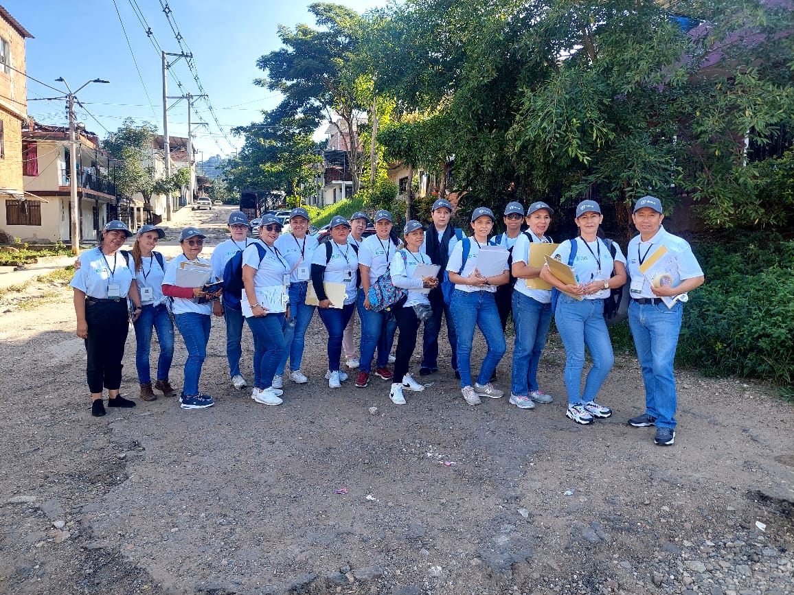 un grupo de encuentadores